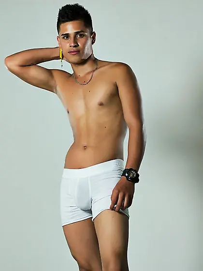 Latin gay marcuskentt striptease