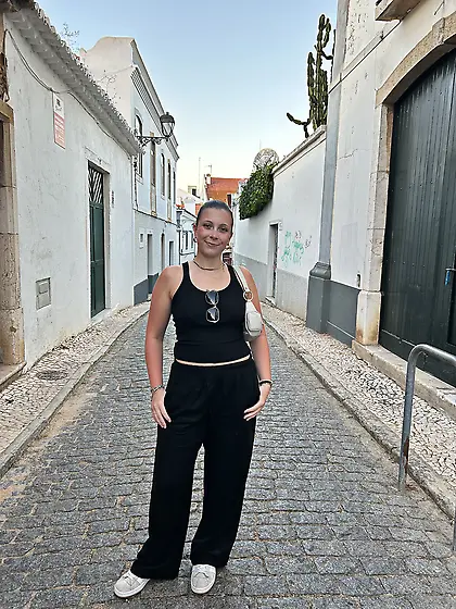 Don't worry,  cuck...  I promiss I won't expose