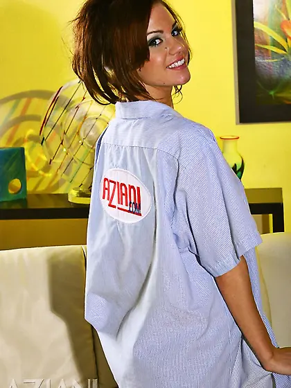 Tight leggy babe Addison Rose removes her jeans and displays her