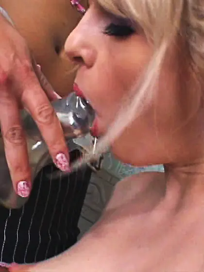 Blondes heels striped outfits