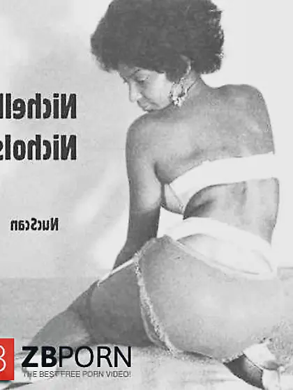 Nichelle Nichols ( Lieutenant Uhura )