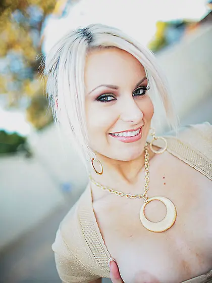 The blonde doll Loren Allure is absolutely happy when hard cock