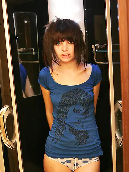 Seductive and horny emo babe Kaira 18 teases us with her fantast