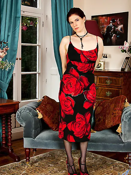 Shy brunette cougar plays