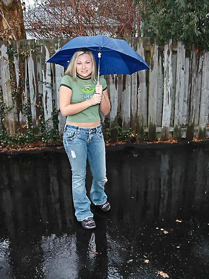 Good looking blonde from Leia Loves You takes off her blue jeans