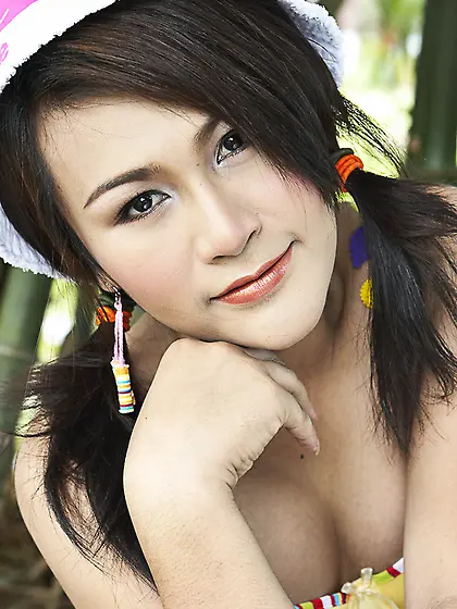 Amazing, hot Asian plays all alone