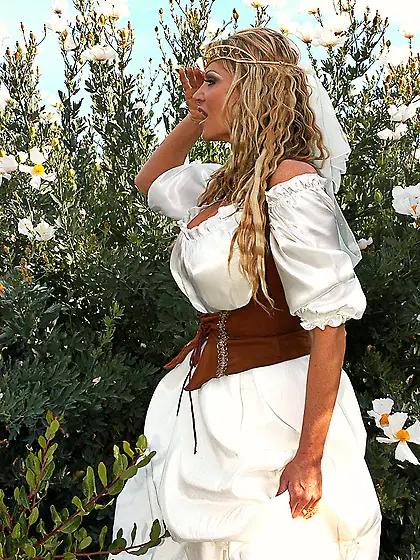 Kinky blonde hoe Kelly Madison moans hard as she gets fucked in