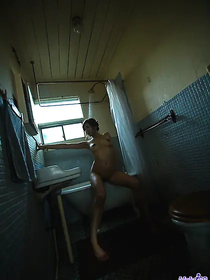 Horny Emi Harukaze turns back to cam and shows her wonderful ori