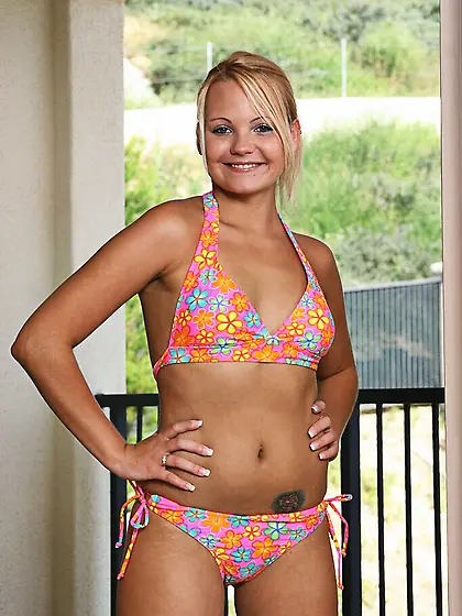 Cute teen blonde Skylynn Moore with small tits and bald pussy pe