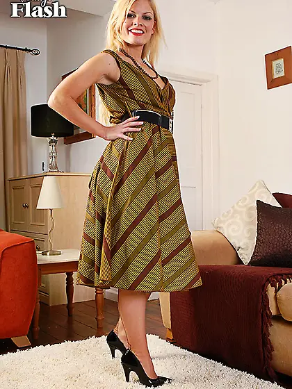 Sexy blonde mom beads