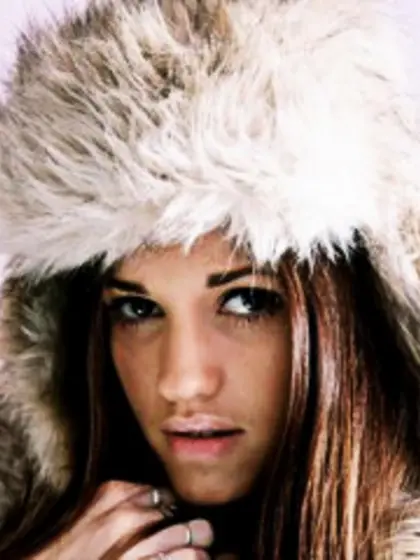 Brunette emilya perform cameltoe