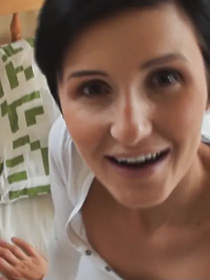 Boyfriend pissing face short-haired