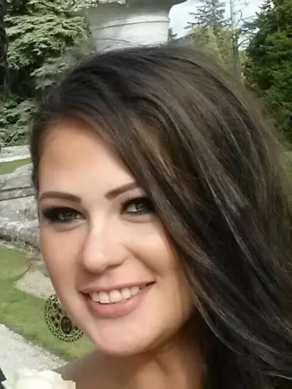 Shannel plays with her pussy on video for GGW