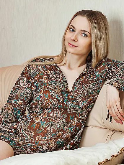 Hot slender blonde babe Lenore enjoys in teasing with her nice f