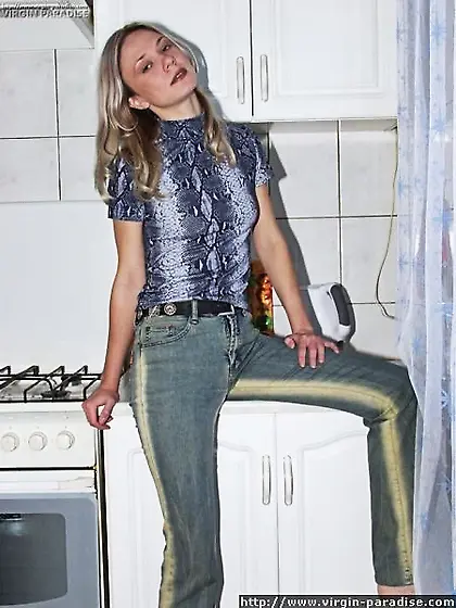 Virgin in amateur striptease