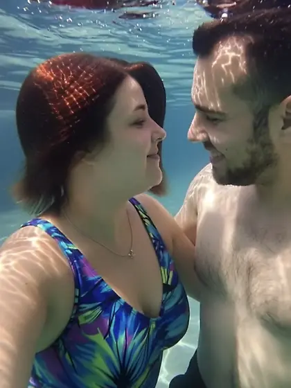 Couple sous l'eau