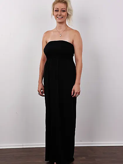 Blondes elegant black dress