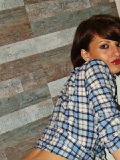 Brunette Smileycaty.