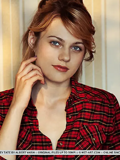 Barbie in a checkered shirt performs XXX solo show on the rose p