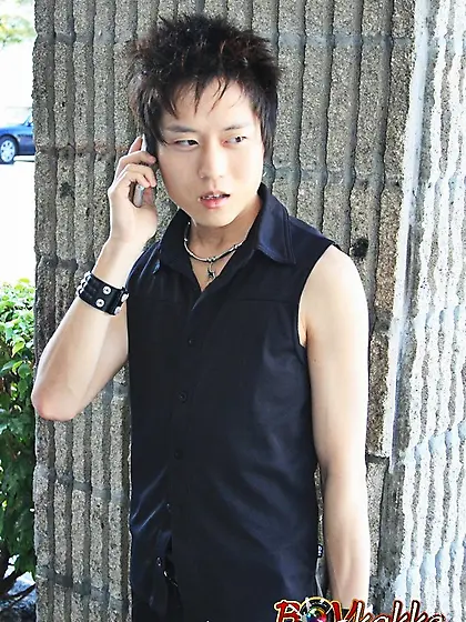 Asian dude black shirts