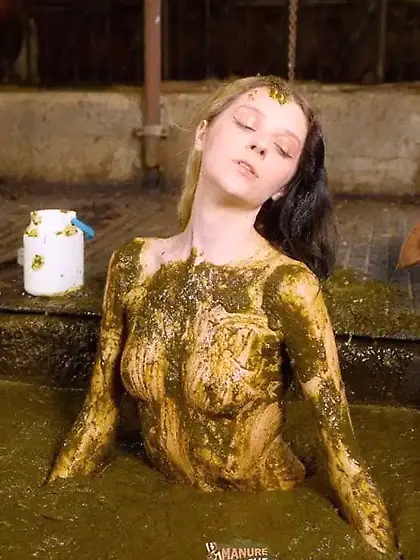 Maria Anjel in manure