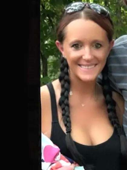 Cute Courtney wanted to show her tits for GGW