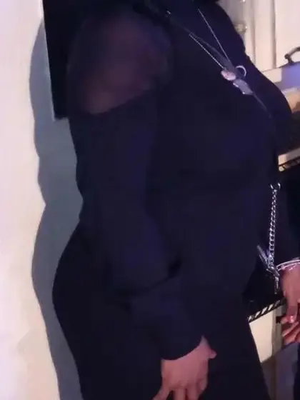 Jerk off to my big tit and ass mom