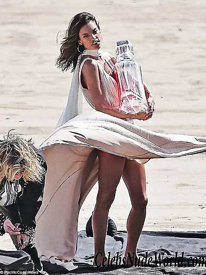 Hot Photos of Alessandra Ambrosio