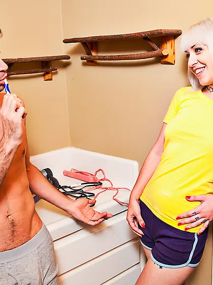 Cute blonde decides quickie