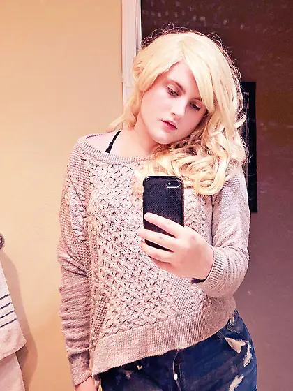 Sexy Breedable Blonde Sissy Crossdresser