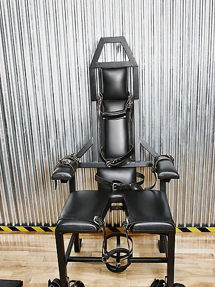 Light BDSM addicted lesbians in fishnet and latex outfit play wi