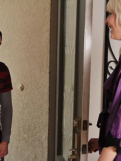 Blonde teaser Nora Skyy is playing orally with the cock and gett