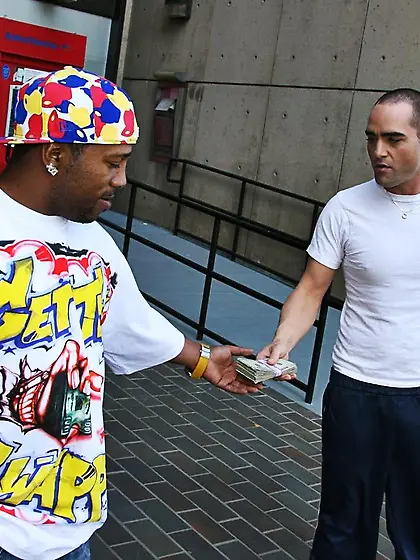 While the hubby is away this saucy milf Rae Rodgers is entertain