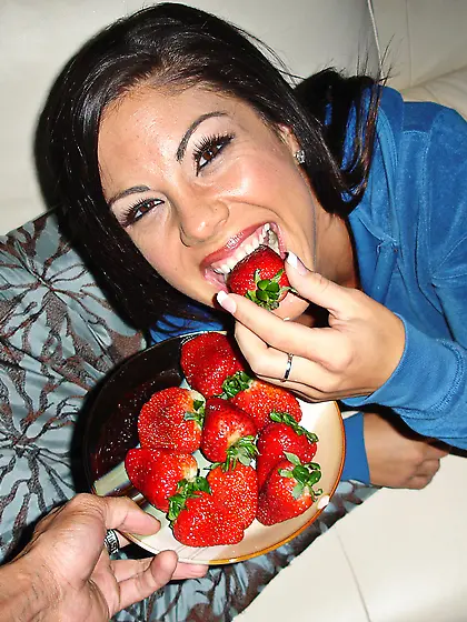 This luscious honey shows off her natural boobies and gets ramme