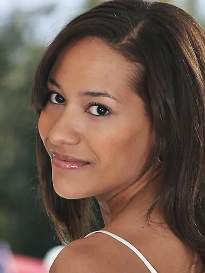 Latina girl Courtney Page uncovers the free view on her nude bod