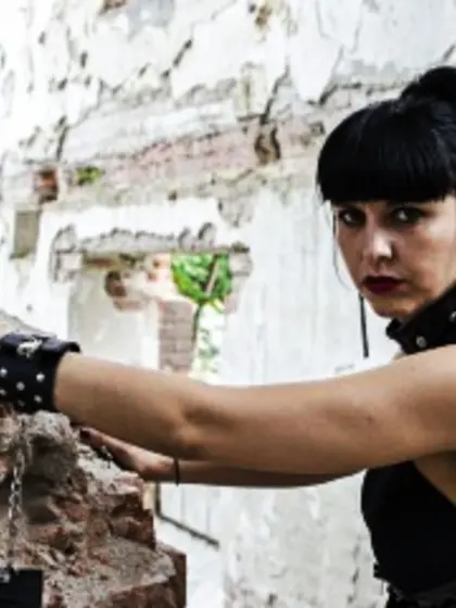 Brunette domidony perform roleplay