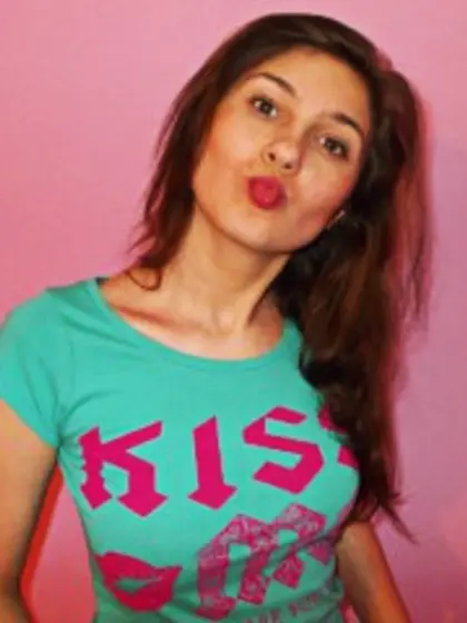 Brunette Teen Jasmine Zoom.