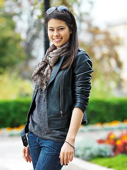 Hot angel with unforgettable face enters her room and starts tak