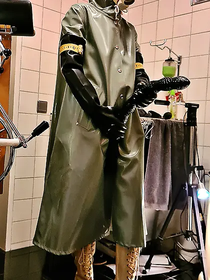 Rubbernurse Agnes: Plastic raincoat