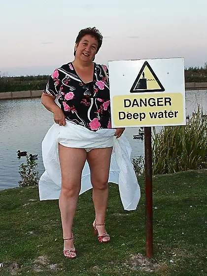 Legs MILF Kinky Carol from United Kingdom