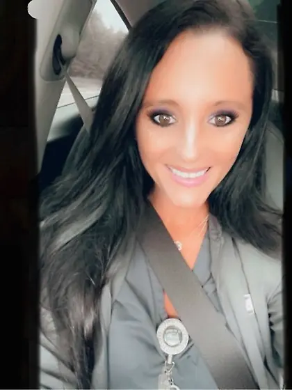 Cute Courtney wanted to show her tits for GGW