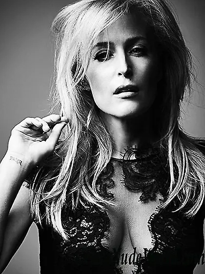 Gillian Anderson Sexy Photo
