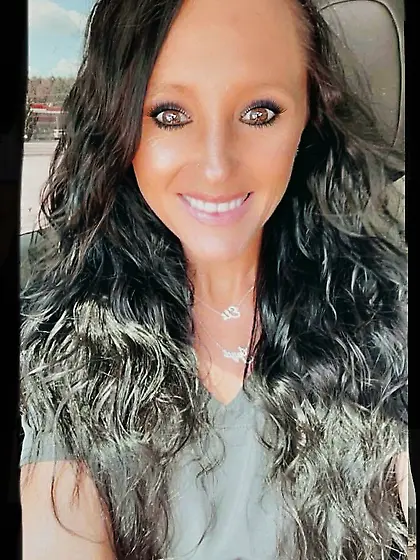 Cute Courtney wanted to show her tits for GGW