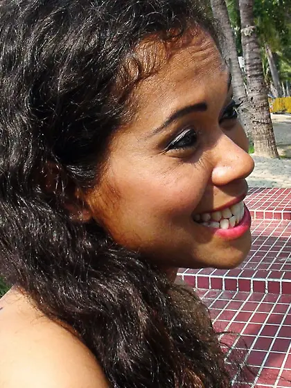 Chubby Asian babe picked up in cafe by boy who wanted to see her