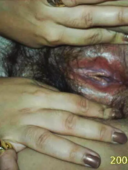 Quiero lamer su clitoris mientras la penetras mi a