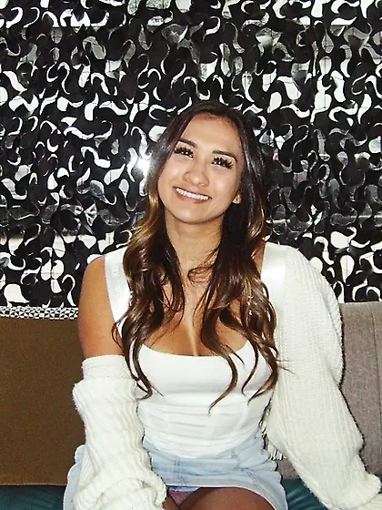 Upskirt pic on sexy woman