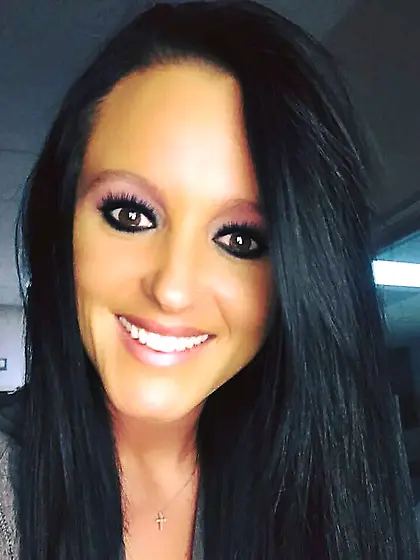 Cute Courtney wanted to show her tits for GGW