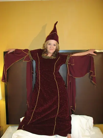 Lynn's Casting-S2 -Costume