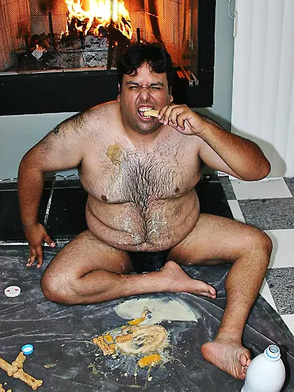 This fat guy doesn???t stop eating even when fucking the burning