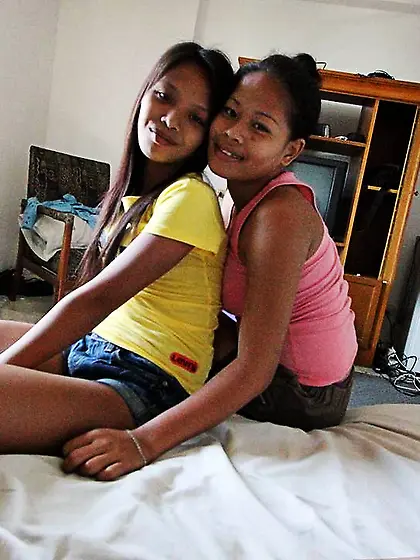 Cute Philippine girl with saggy boobs has quick fuck with white